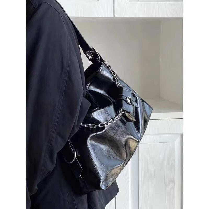 Damen Hobo-Tasche mit elegantem Kettenverzierung und praktischem Innenfach Nord Taschen