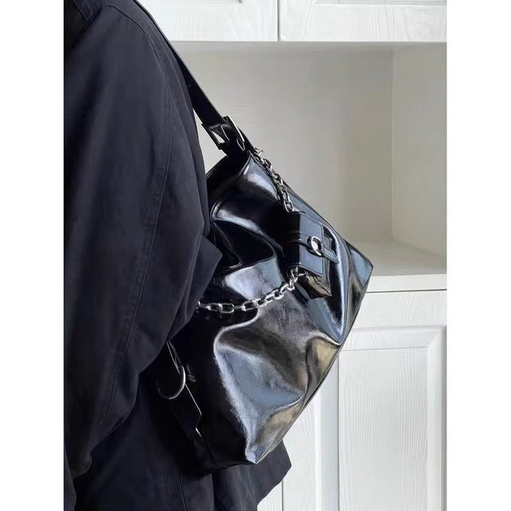 Damen Hobo-Tasche mit elegantem Kettenverzierung und praktischem Innenfach Nord Taschen