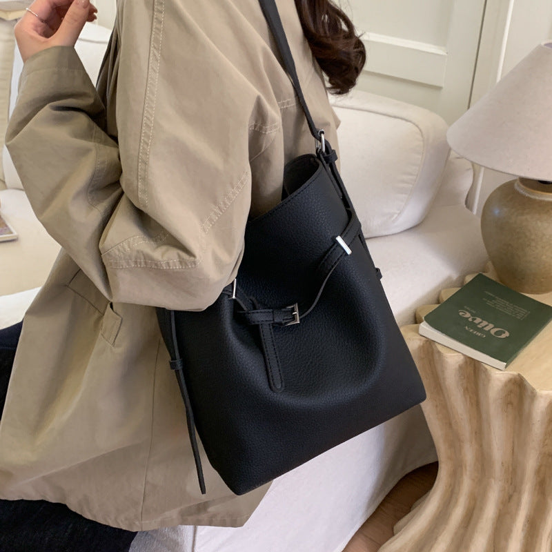 Damen Beuteltasche mit praktischem Innenorganizer Nord Taschen