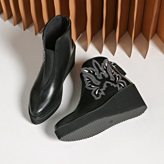 Damen Plateau‑Ankleboots im Westernstil mit Zierstickerei und Rückzipper Nord Taschen