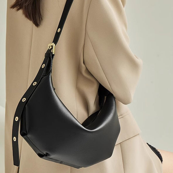 Damen Hobo-Tasche mit modernem, geschwungenem Design und goldenen Akzenten Nord Taschen