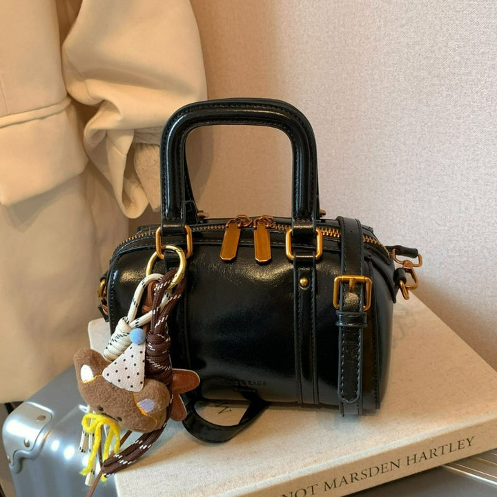 Damen Handtasche mit verspieltem Anhänger Nord Taschen
