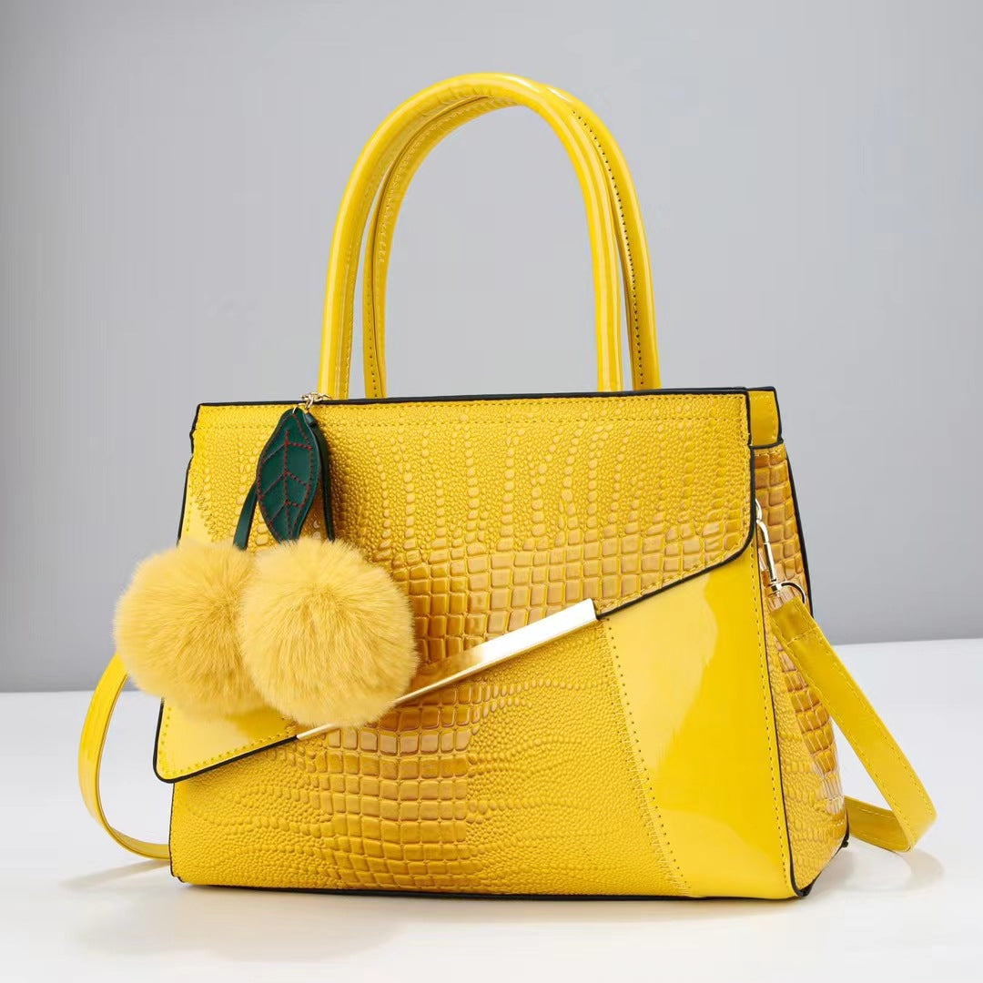 Damen Designer-Handtasche mit strukturiertem Kunstleder und raffinierten Akzenten Nord Taschen
