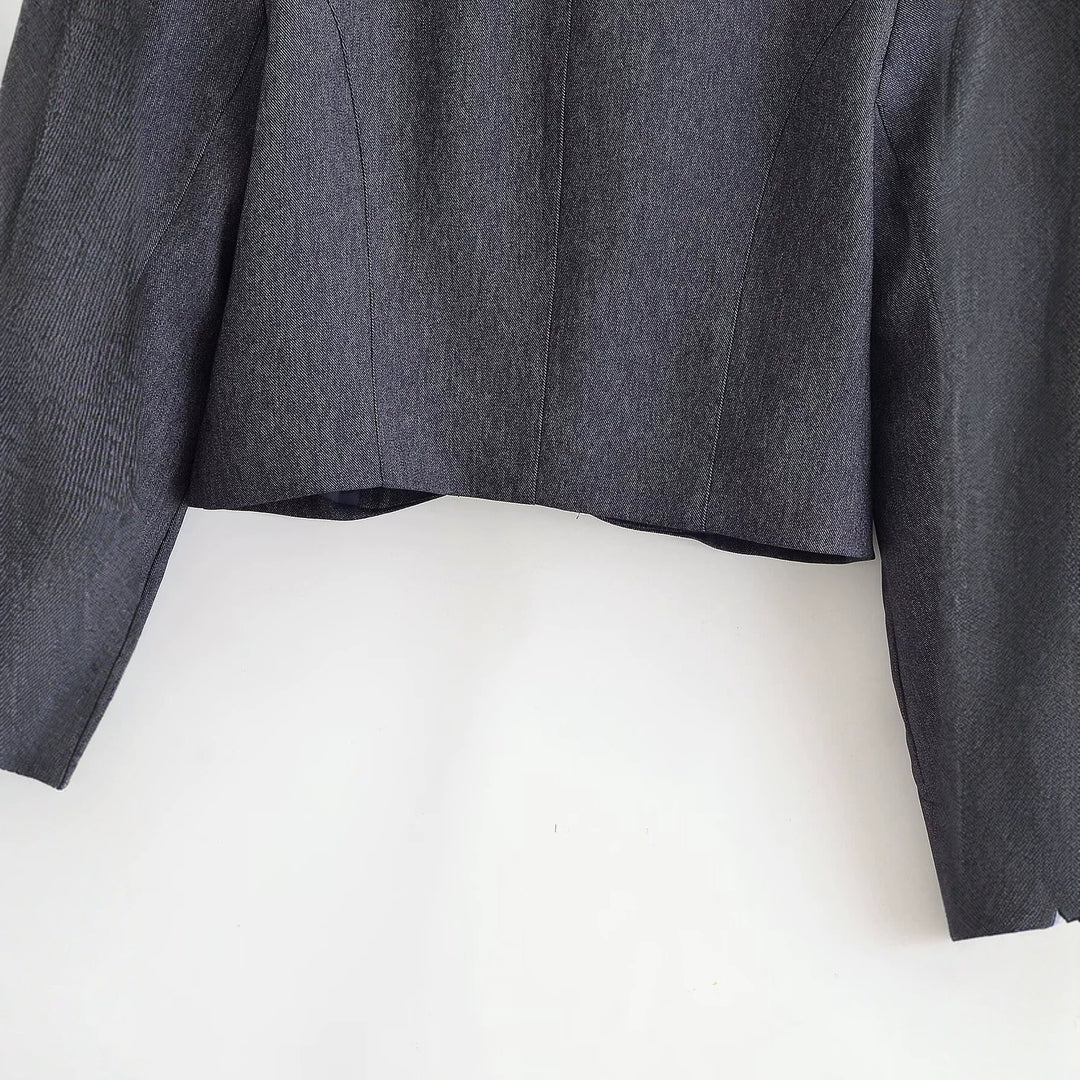 Damen Kurzblazer im Bolero‑Schnitt mit Spitzenbesatz und dekorativen Knöpfen Nord Taschen