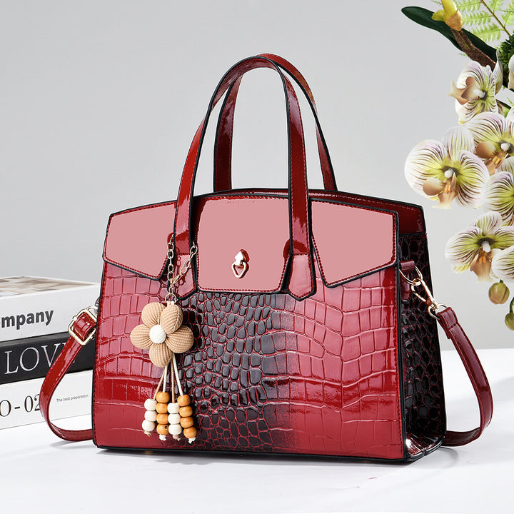 Damen elegante Handtasche mit Kroko-Prägung und charmantem Blumenanhänger Nord Taschen