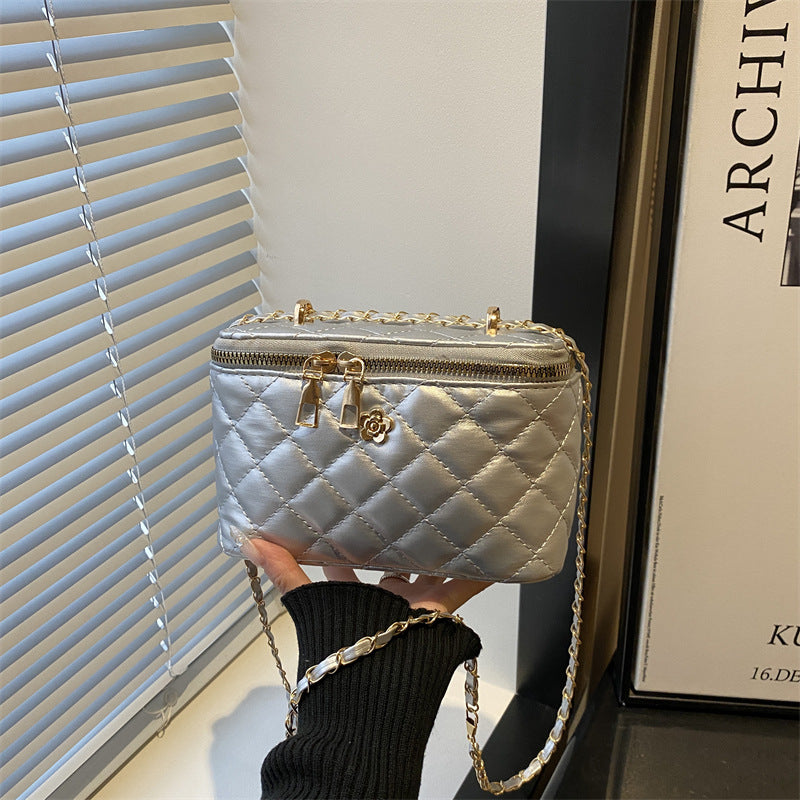 Damen elegante Umhängetasche mit gestepptem Design und goldenen Akzenten Nord Taschen
