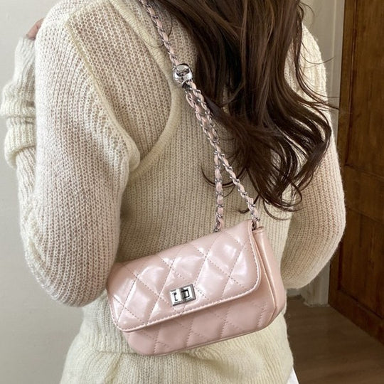 Damen elegante Clutch-Tasche mit luxuriösem Kettenriemen und strukturierter Steppung Nord Taschen