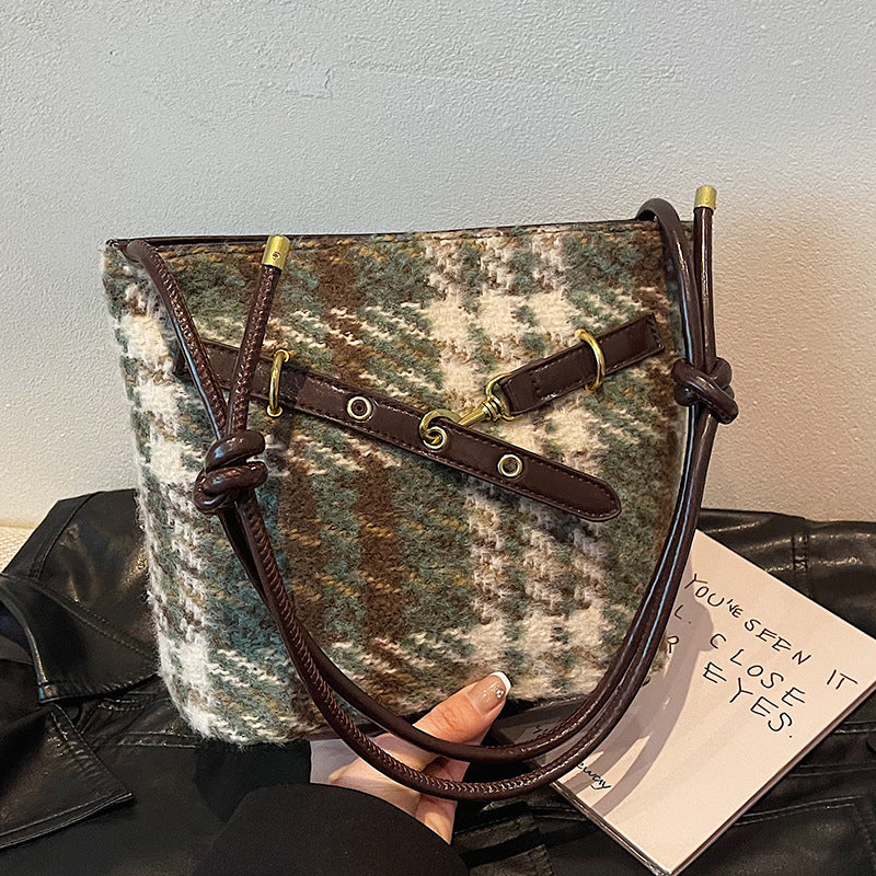 Damen Elegante Handtasche mit goldenen Akzenten Nord Taschen