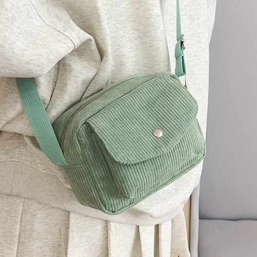 Damen Umhängetasche mit strukturierter Cord-Oberfläche und praktischem Klappenverschluss Nord Taschen