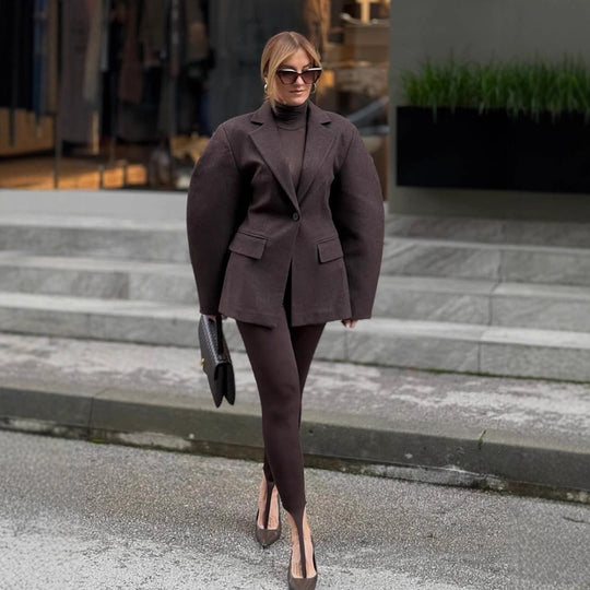 Damen Oversize-Strukturblazer mit betonter Schulterpartie und voluminösen Ärmeln Nord Taschen