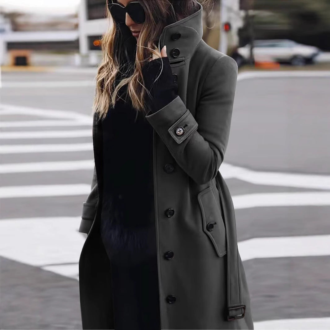 Damen Langschnittiger Trenchcoat mit überhöhtem Stehkragen, Knopfblende und Taillengürteloptik Nord Taschen