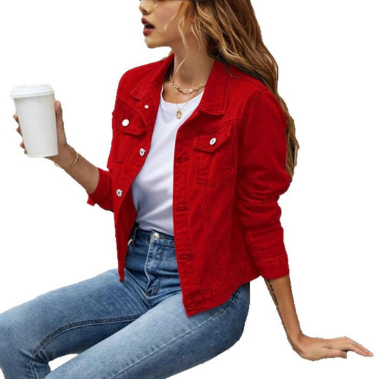Damen taillierte kurze Jeansjacke im Trucker‑Stil mit Pattentaschen Nord Taschen