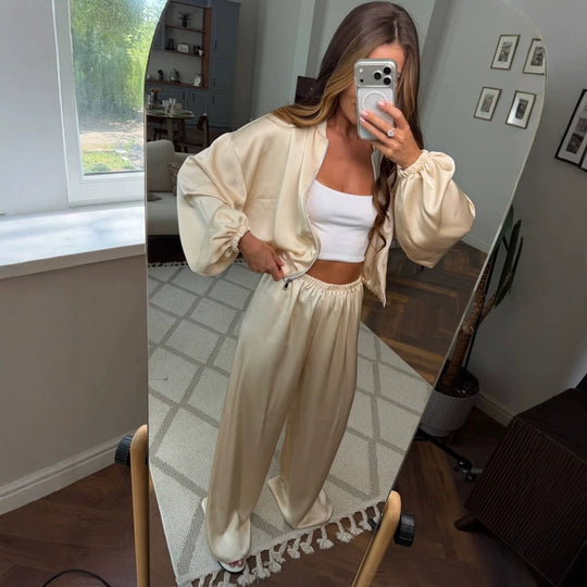 Damen Satin-Loungewear-Set mit kurzer Bomberjacke, Ballonärmeln und weitem Hosenbein Nord Taschen