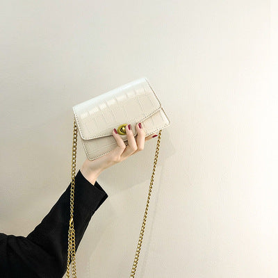 Damen Crossbody Clutch mit eleganter Kettenapplikation Nord Taschen