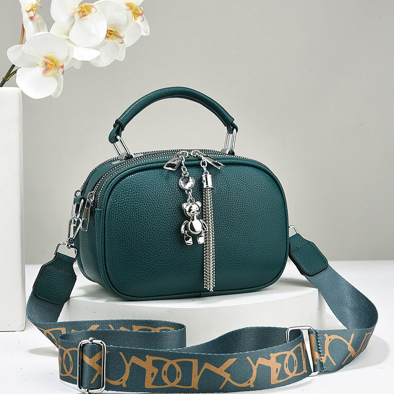 Damen Handtasche mit süßem Bärchen-Anhänger und verstellbarem Schultergurt Nord Taschen