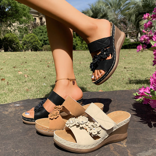 Damen Wedge-Sandaletten mit floralem Dekor und komfortablem Korkfußbett