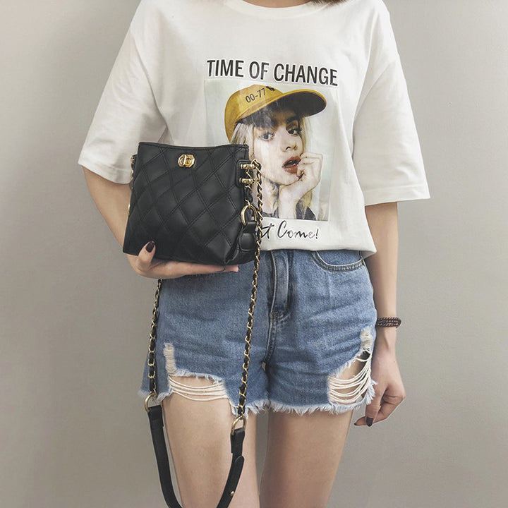 Damen Umhängetasche mit modernem Karomuster und eleganter Kettenverzierung Nord Taschen