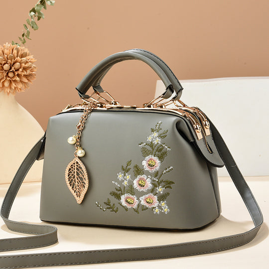 Damen Handtasche mit floralen Stickereien und abnehmbarem Tragegurt Nord Taschen