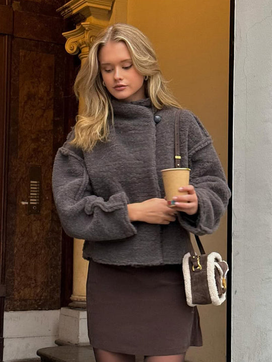 Damen Kurz geschnittener Teddy‑Fauxfur‑Blouson mit hohem Stehkragen und kastiger Silhouette Nord Taschen