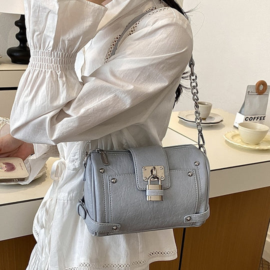 Damen Umhängetasche mit luxuriösem Kettenakzent und stilvollem Verschluss Nord Taschen