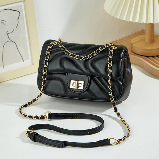 Damen Clutch-Tasche mit eleganter Steppung und goldenen Kettenakzenten Nord Taschen
