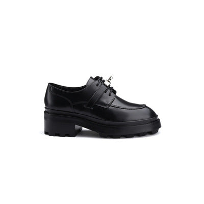 Damen Chunky‑Loafer mit profilierter Lug‑Sohle, breitem Riemen und metallischer Zierkappe Nord Taschen
