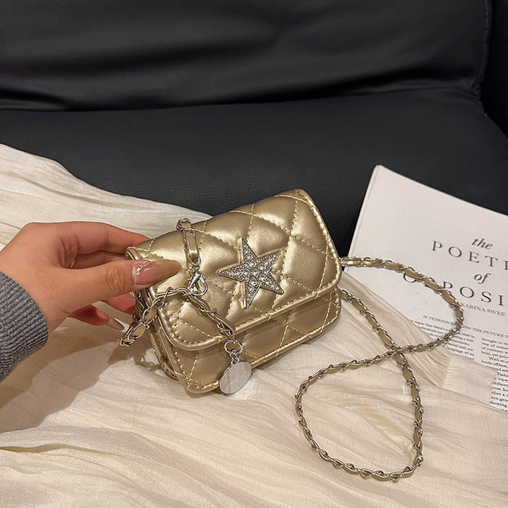 Damen Clutch-Tasche mit eleganter Steppmusterung und funkelndem Sternenanhänger Nord Taschen
