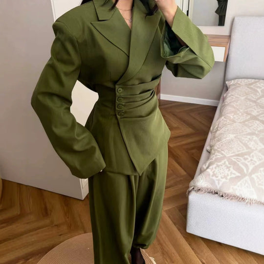 Damen Taillierter Blazer mit seitlichen Faltenbändern und asymmetrischer Knopfleiste Nord Taschen