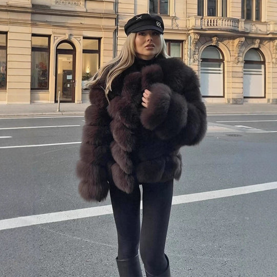 Damen Kurzer Plüsch-Boxy Kunstpelz-Blouson mit gestuften Volumenbahnen Nord Taschen