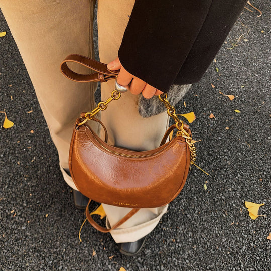 Damen elegante Umhängetasche mit Kettenakzent Nord Taschen