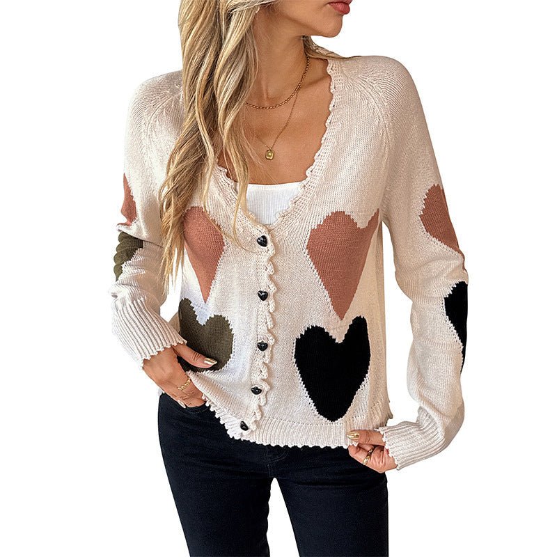 Damen Gestrickter V-Ausschnitt-Cardigan mit Herzintarsien und gewellter Kante Nord Taschen