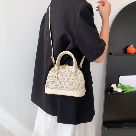 Damen Handtasche mit floralen Stickereien und praktischem Tragegriff Nord Taschen