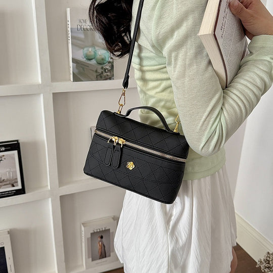 Damen elegante Umhängetasche mit strukturiertem Steppdesign und goldenen Akzenten Nord Taschen