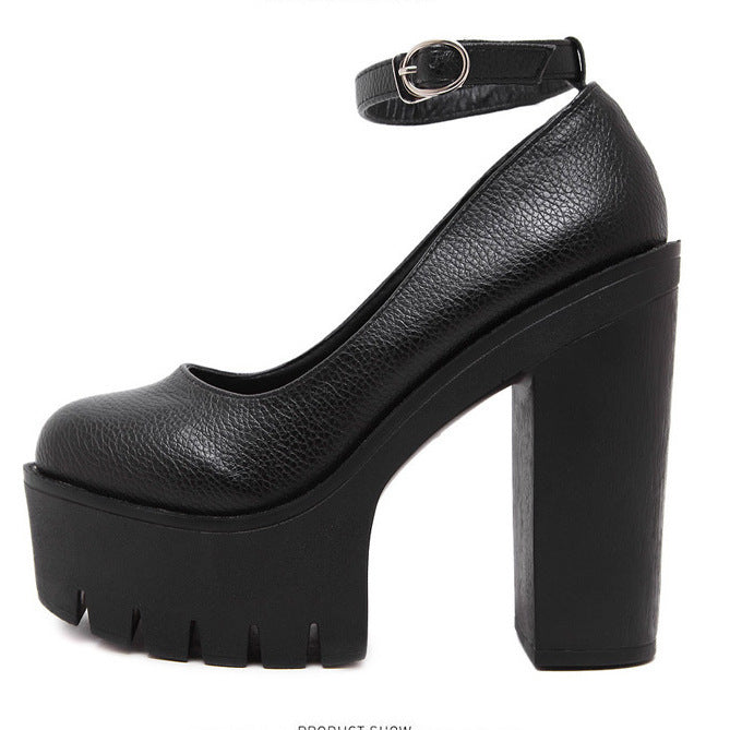 Damen Plateau-Pumps mit eleganter Doppelriemenführung und rutschfester Sohle