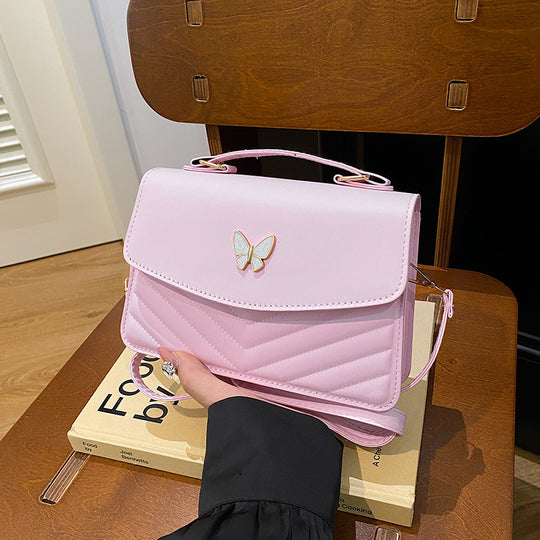 Damen stilvolle Umhängetasche mit geflochtenem Design und Schmetterlingsanhänger Nord Taschen