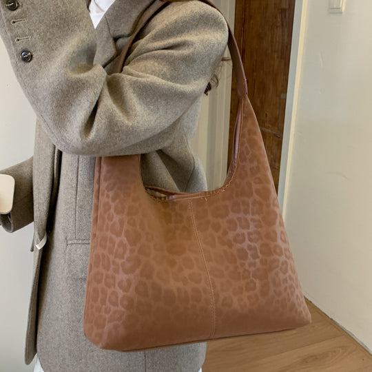 Damen Hobo-Tasche aus hochwertigem Kunstleder mit elegantem Leodruck Nord Taschen
