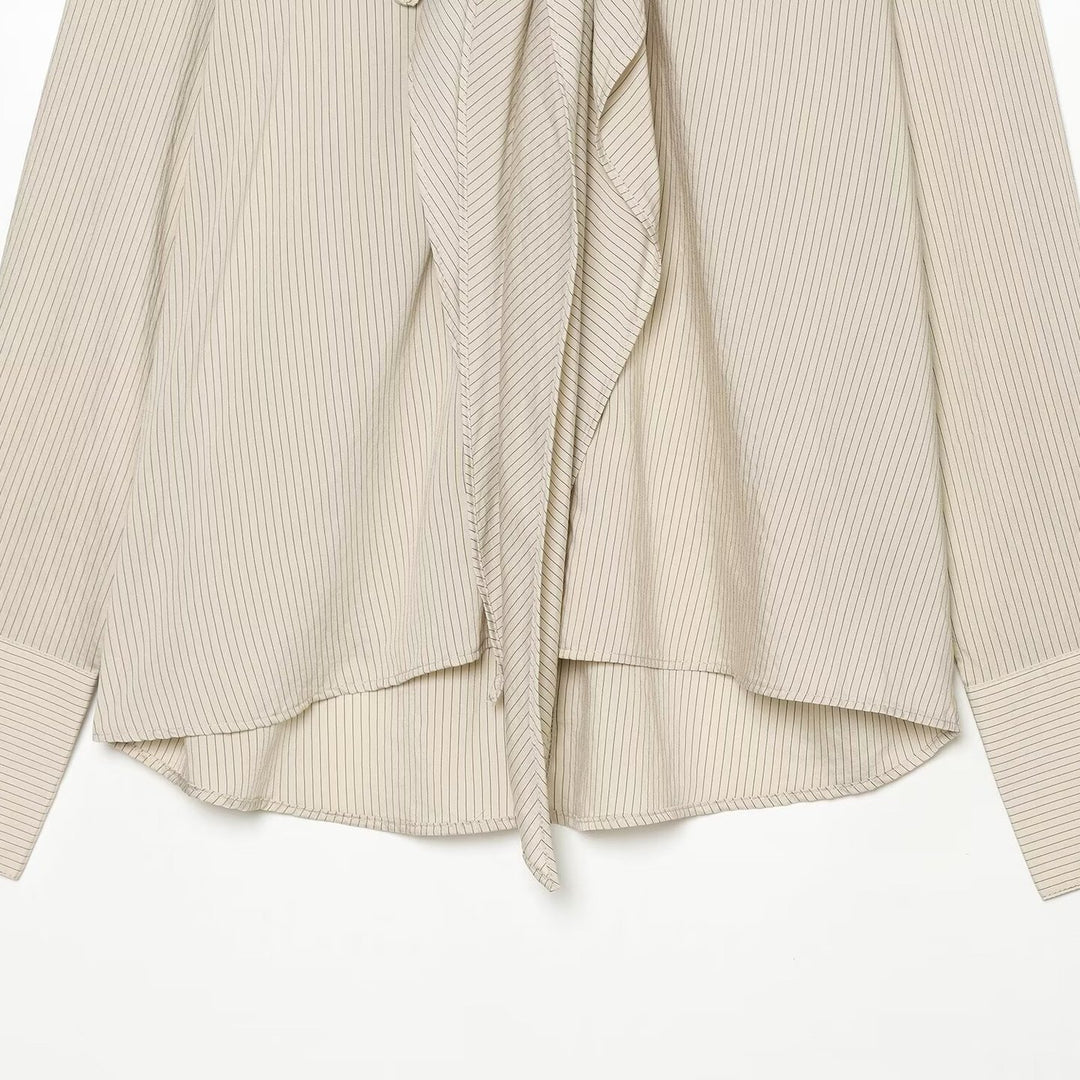 Damen Bluse mit Halstuchkragen, feinem Nadelstreifen und floraler Applikation Nord Taschen