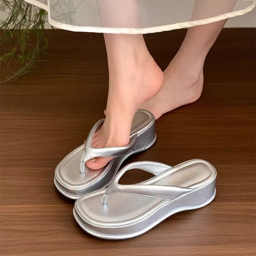 Damen trendige Wedge-Zehentrenner mit elegantem Obermaterial
