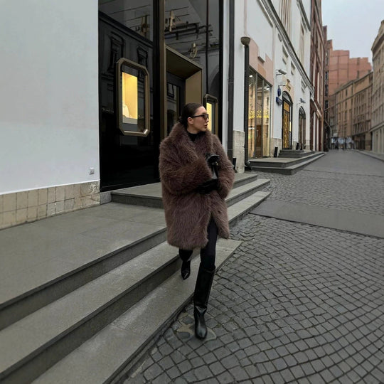 Damen Kurzmantel aus langfaserigem Shaggy-Faux-Fur mit extravoluminösem Schalkragen Nord Taschen