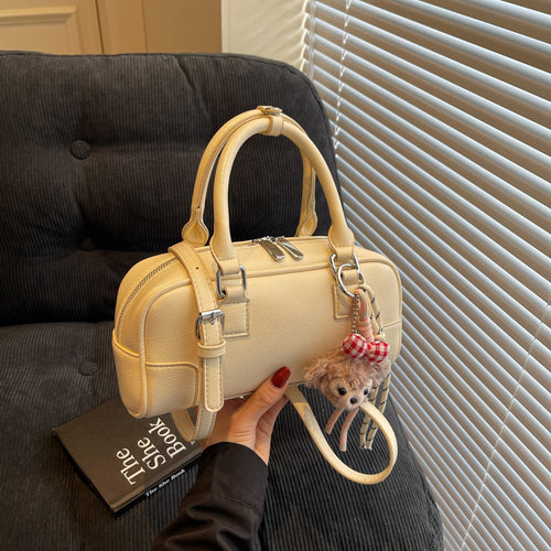 Damen Handtasche im modernen Stil mit abnehmbarem Anhänger | Nord Taschen