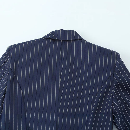 Damen Eleganter Nadelstreifen-Blazer mit asymmetrischem Revers und Pattentaschen Nord Taschen