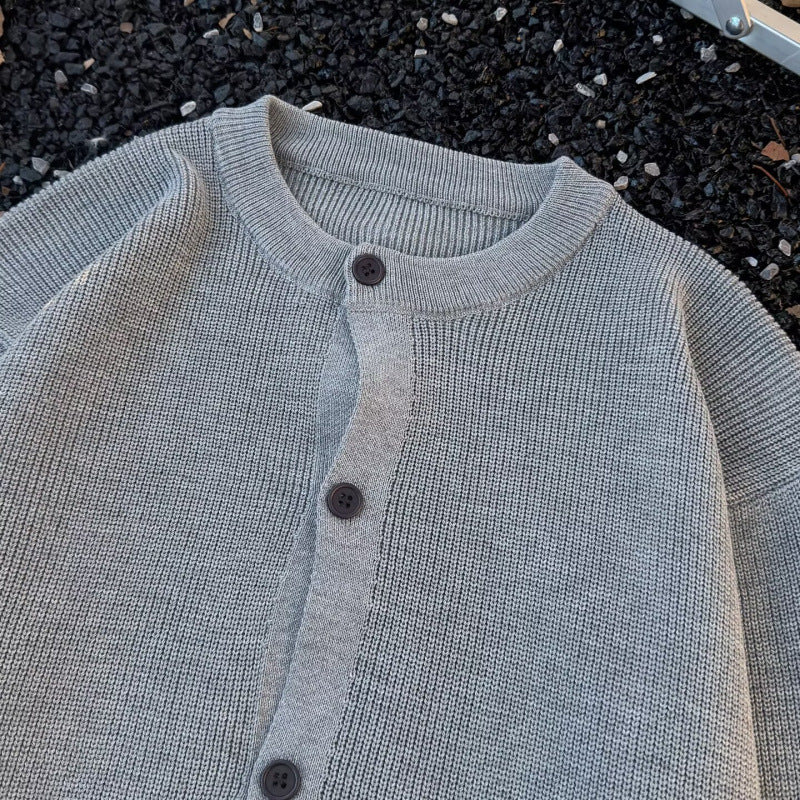 Unisex Grobgestrickte Oversize-Cardigan mit Rundhalsausschnitt und durchgehender Knopfleiste Nord Taschen