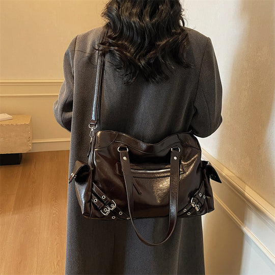 Damen modische Handtasche mit strukturierten Akzenten und praktischen Fächern Nord Taschen