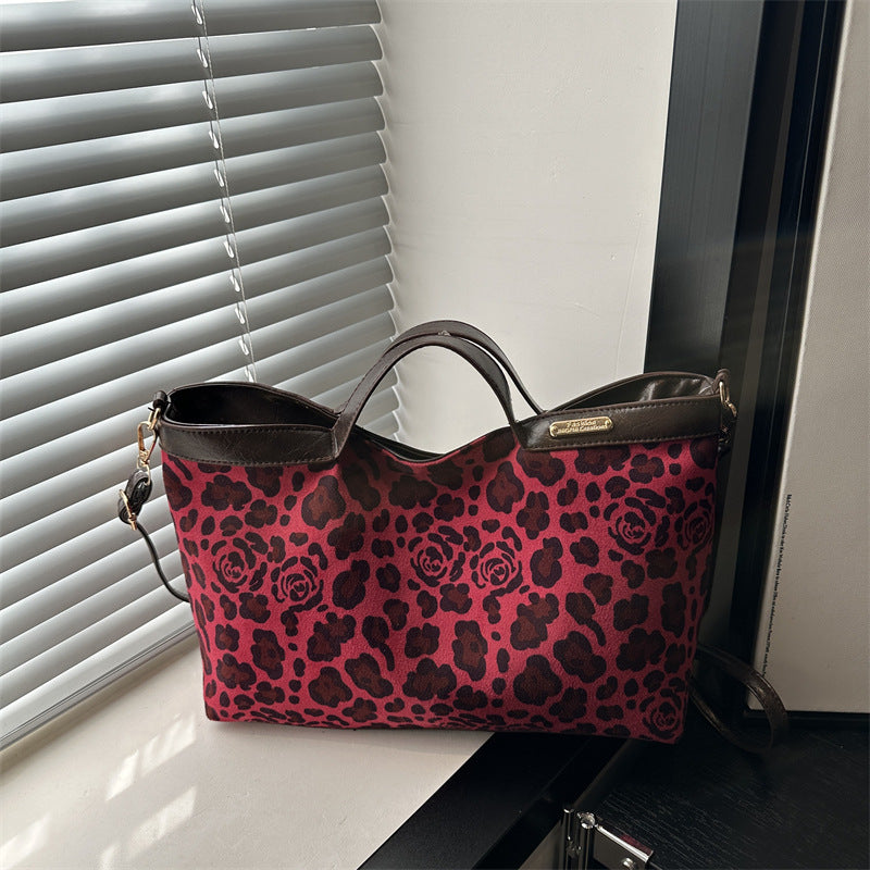 Damen Henkeltasche aus hochwertigem Kunstleder mit klippbarem Schulterriemen Nord Taschen