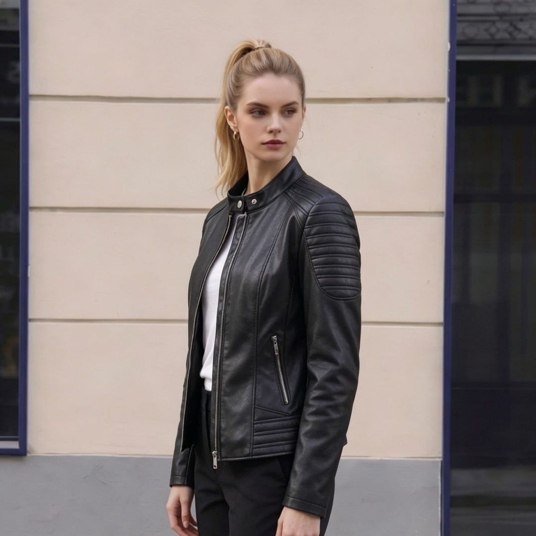 Damen Taillierte Kunstleder-Bikerjacke mit Stehkragen und Stepp-Details Nord Taschen