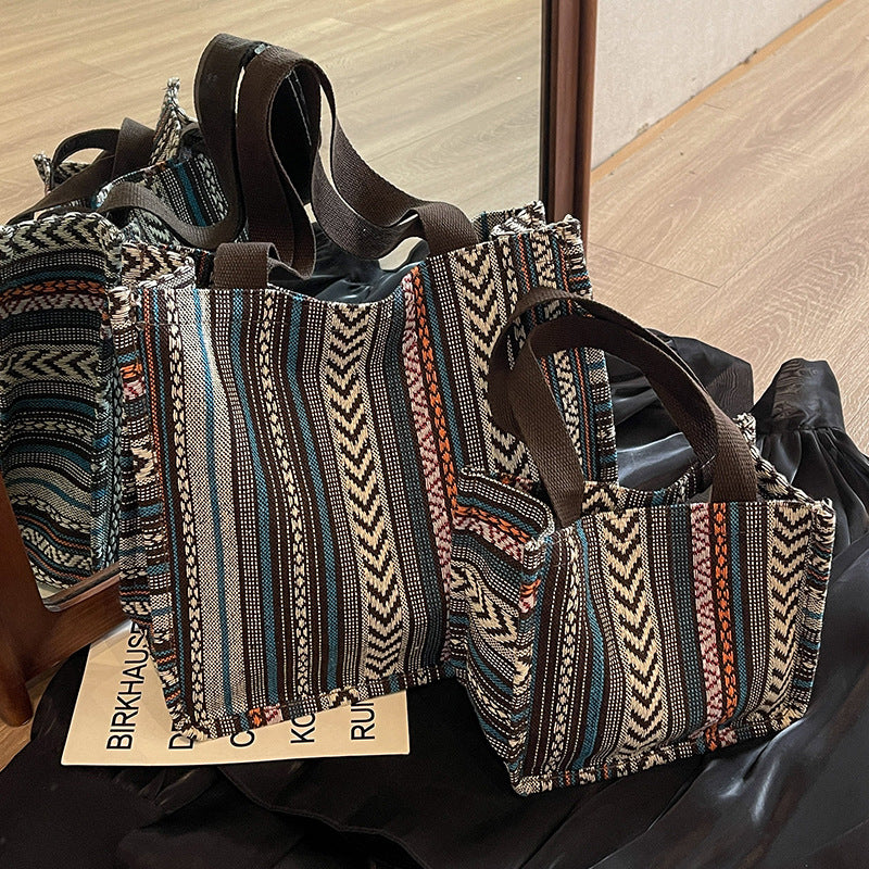 Damen Handtasche mit farbenfrohem geometrischen Muster Nord Taschen