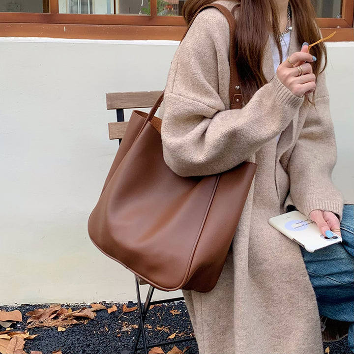 Damen Hobo-Tasche aus hochwertigem Kunstleder mit verstellbarem Schulterriemen Nord Taschen