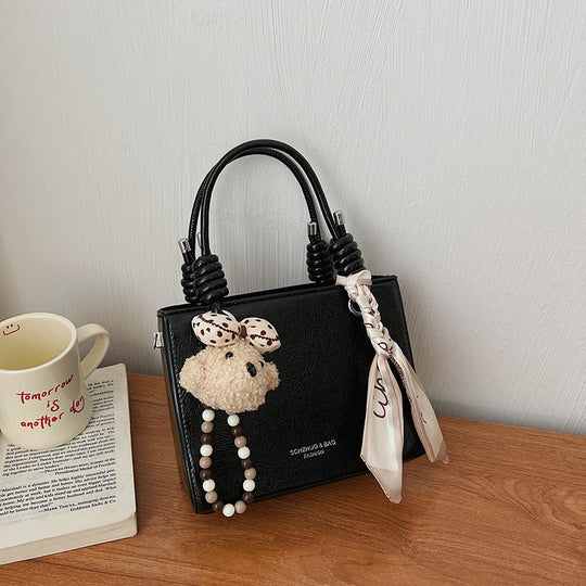 Damen Handtasche mit integriertem Tragegurt und geflochtenen Details Nord Taschen
