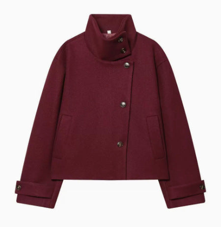 Damen 9800+ kurze boxy‑Wollmix‑Jacke mit hohem Funnelkragen, asymmetrischer Knopfleiste und verstellbaren Manschetten Nord Taschen