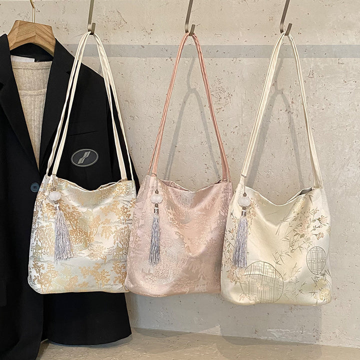 Damen Hobo-Tasche mit elegantem floralem Design und dekorativem Quastenanhänger Nord Taschen